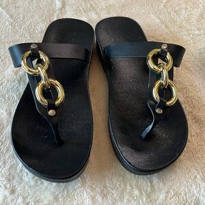 KIPDD black slip on sandals with gold link details, comfortable NWOT ladies sz 6
